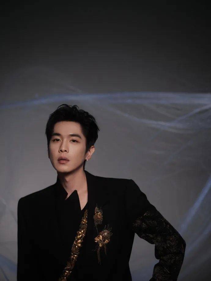 刘亦菲传来喜讯，胡歌黄晓明霍建华送祝福：实至名归