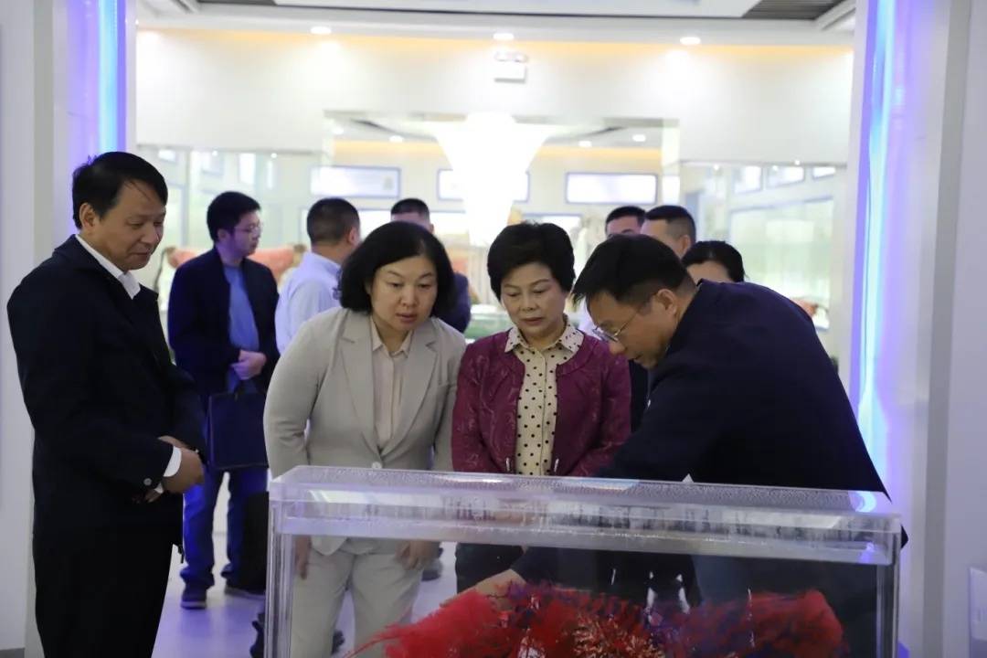 贵州省政协副主席、民盟贵州省委主委冉霞到贵州农职院调研