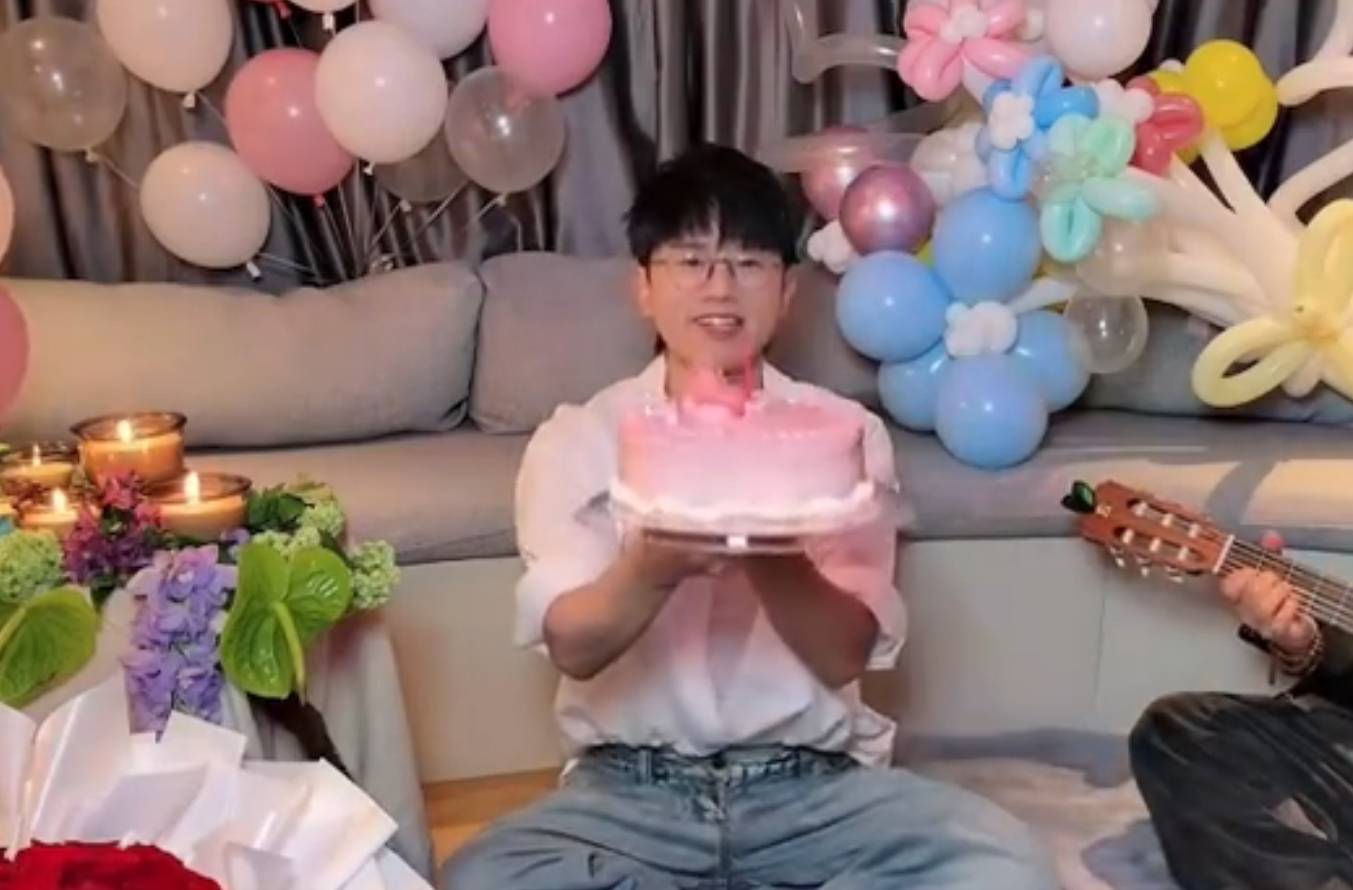 张杰开直播为谢娜庆生!隔空送鲜花蛋糕甜蜜表白太浪漫