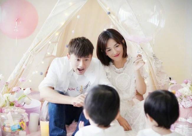 张杰开直播为谢娜庆生!隔空送鲜花蛋糕甜蜜表白太浪漫