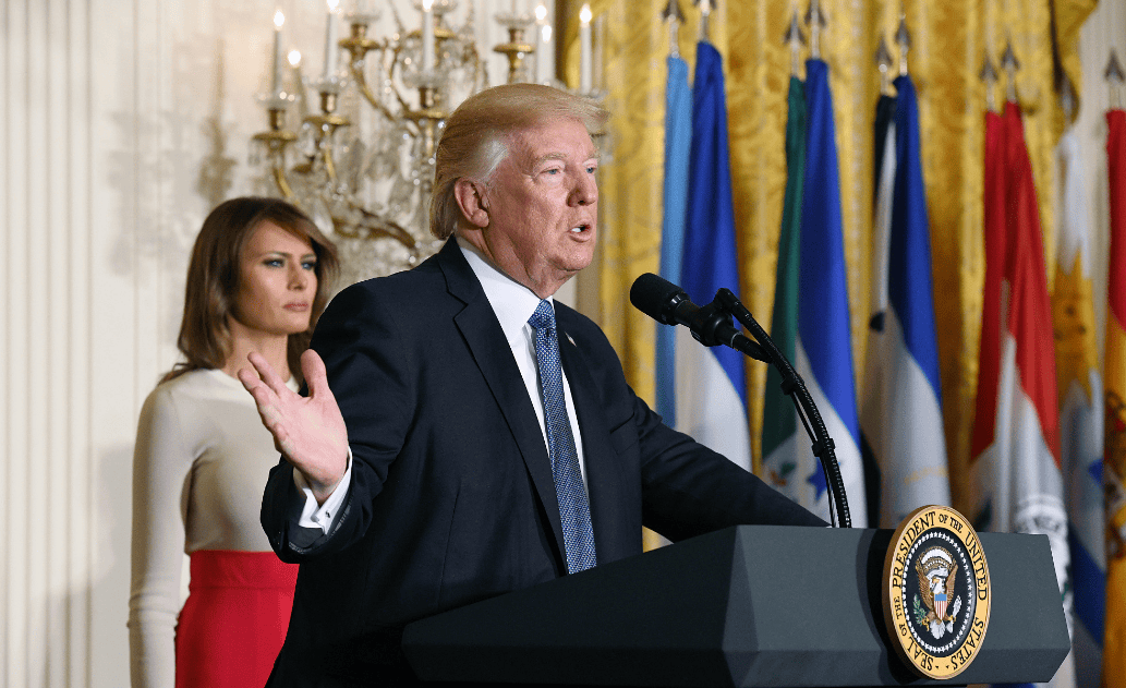 中方前脚同意解除，关键时刻，特朗普态度转变，美财长称“不抱希望”