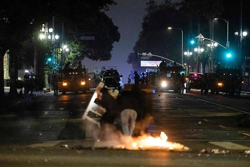 加州州长:过来抓我啊;特朗普:抓他,这很棒!