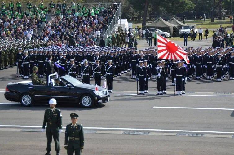 唯一出席阅兵的日本政要，回国后告诫所有日本人：只有一条路可走
