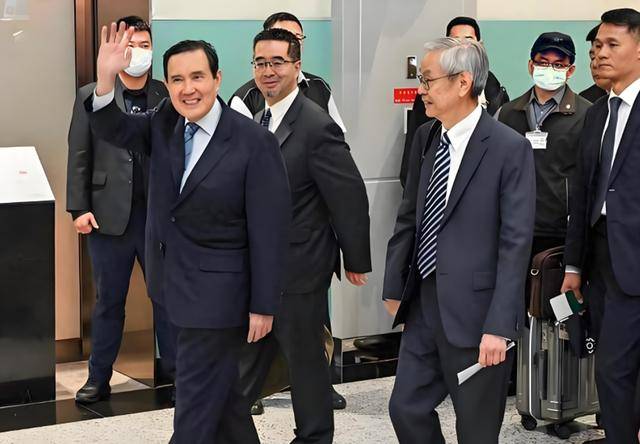 特朗普对华连开3枪,否定“台湾属于中国”?国民党递出两句话