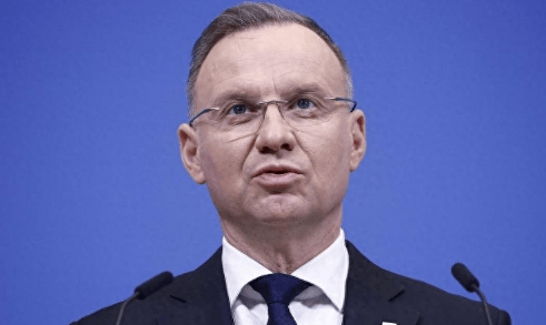 波兰出尔反尔,以为没它不行?刚签署文件,转身就反咬一口,中方绝不惯着,亮出“王牌”