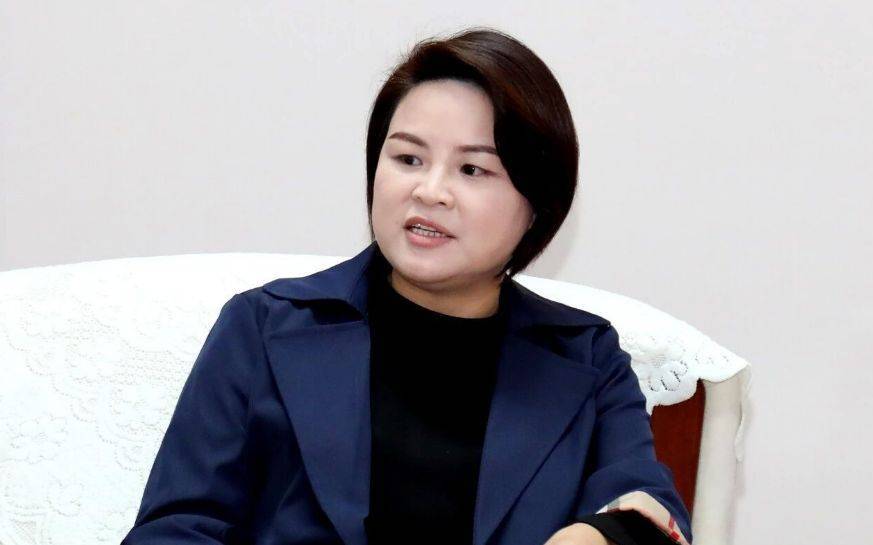 张春艳为争取职务升迁，擅自对集体研究的内容作出重大调整