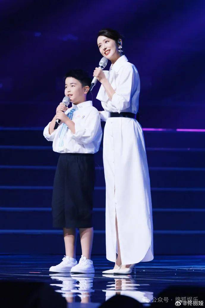 这场晚会台下简直是追星现场,名场面太多了吧?