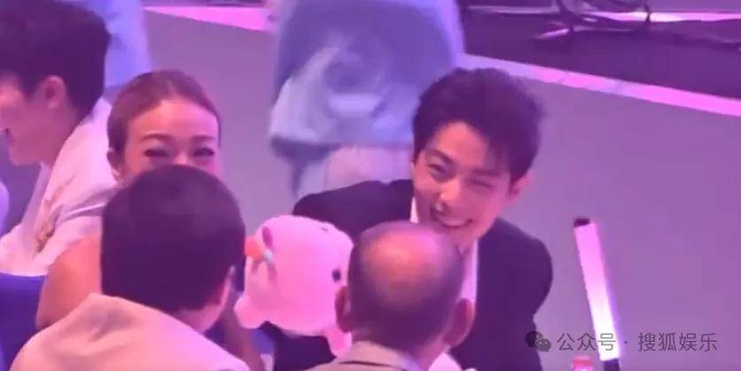 这场晚会台下简直是追星现场,名场面太多了吧?