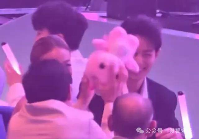 这场晚会台下简直是追星现场,名场面太多了吧?