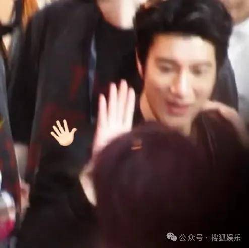 这场晚会台下简直是追星现场,名场面太多了吧?