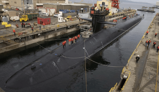 中国超大型无人潜航器亮相，长达42米，携6至8枚鱼雷，规模在同类装备实属罕见！