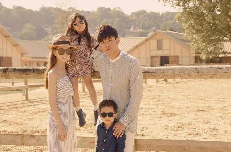 考古|昆凌现身暴瘦变化大!7年剖腹产下3娃,从“打工妹”到“天王嫂”,她的辛苦谁懂