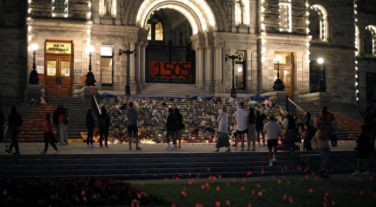 联合国上演罕见一幕,中方代表与7国激烈对峙,麦克风外交要不得