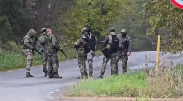 爱沙尼亚关闭穿过俄罗斯领土的道路,称发现“俄武装人员异常活动”