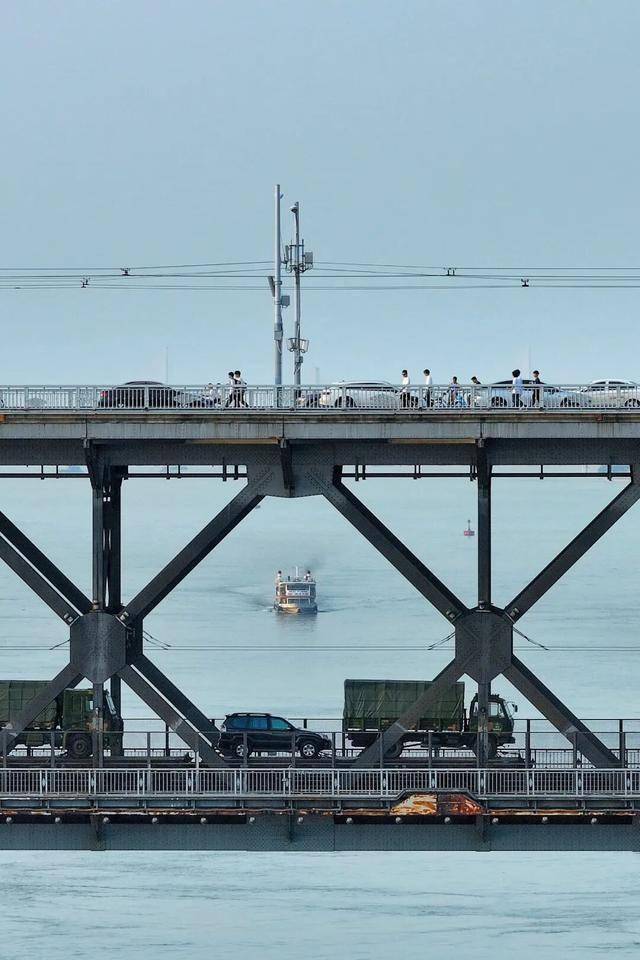 今天是她68岁生日,武汉人:不准退休!