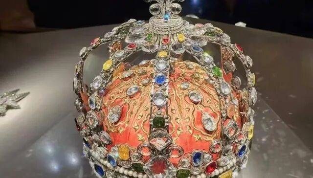 二手交易平台出现卢浮宫珠宝？闲鱼：可举报