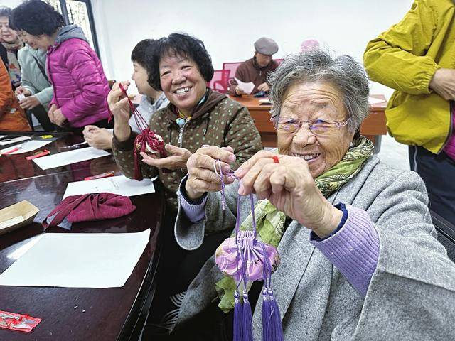 茱萸香囊寄深情 重阳敬老暖社区