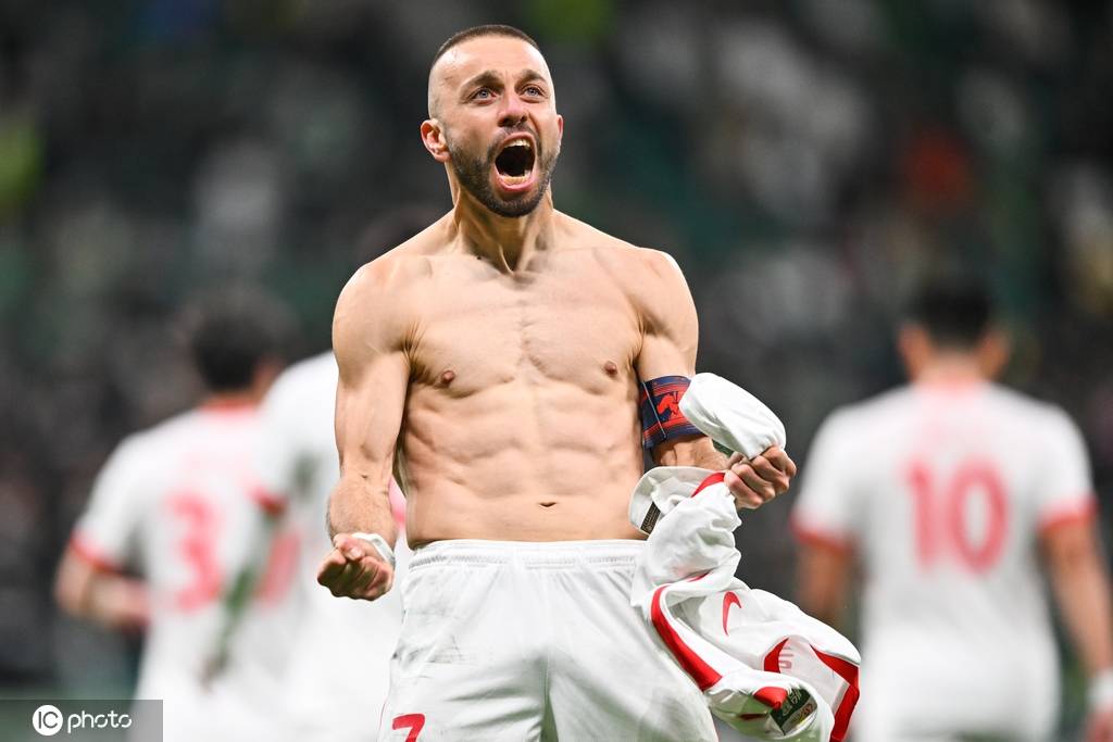 逃离降级区!中超-萨里奇戴帽 海牛4-2逆转送国安两连败